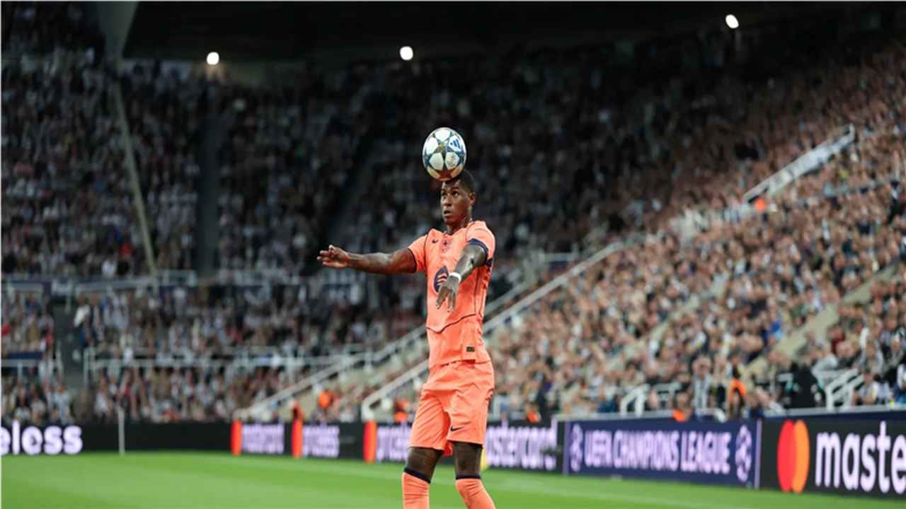 القنوات الناقلة لمواجهة برشلونة ونيوكاسل يونايتد في دور الـ16 بدوري الأبطال